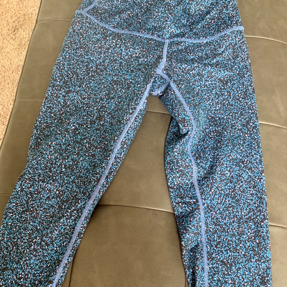Lululemon size 4 crop length Wunder Under Legging